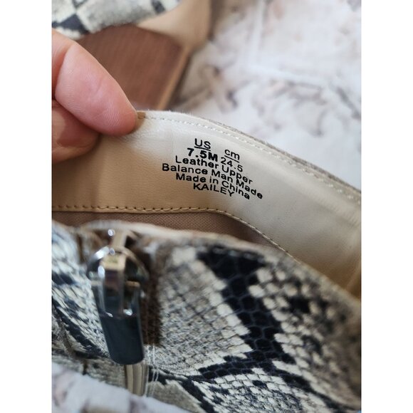 Bleecker & Bond Women's Sz. 7.5 Kailey Animal Print Stacked Heels - Picture 7 of 8